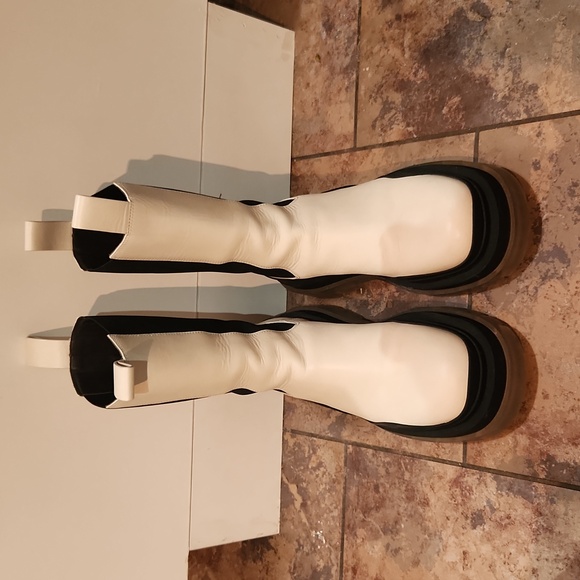 Bottega Veneta Boots - Picture 1 of 3